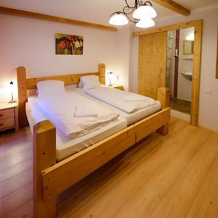 מלון Seehotel Am Hallstaettersee 2*